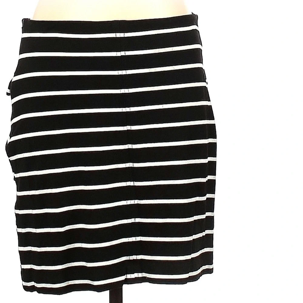 Banana Republic black and white stripped skirt